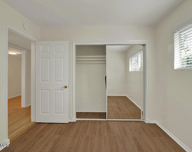 12754 Addison Street - Photo Thumbnail 26