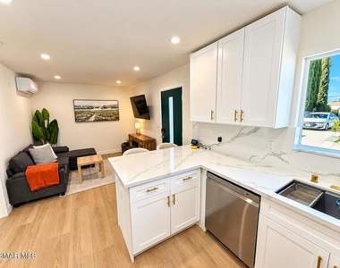8324 Bardwell Avenue - Photo Thumbnail 7