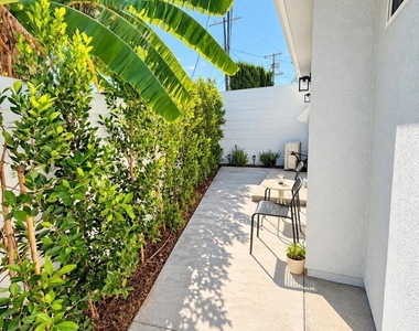 8324 Bardwell Avenue - Photo Thumbnail 20