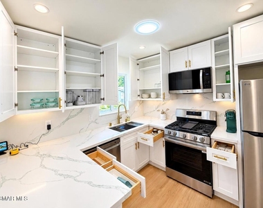 8324 Bardwell Avenue - Photo Thumbnail 9