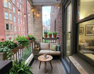 West 22nd Street - Photo Thumbnail 1