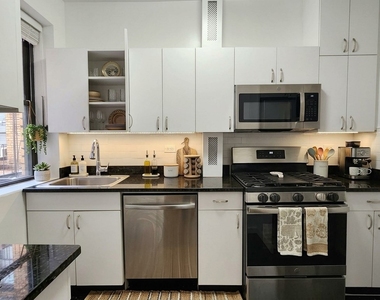71 West 12th Street - Photo Thumbnail 1