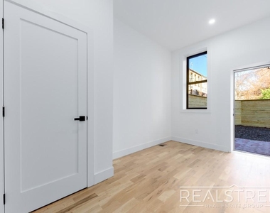 51 Rockaway Ave - Photo Thumbnail 3
