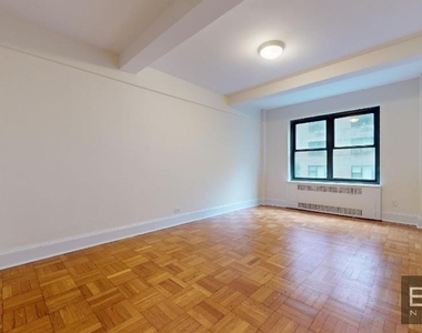 East 56th Street - Photo Thumbnail 2