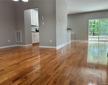 16 Pinto Road W - Photo Thumbnail 5