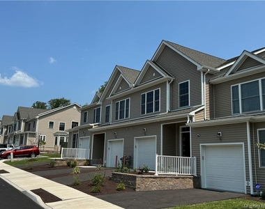 16 Pinto Road W - Photo Thumbnail 3