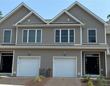 16 Pinto Road W - Photo Thumbnail 2