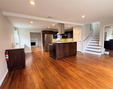 32 Garnet Lane - Photo Thumbnail 2