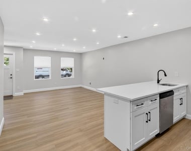 56 Manor Place - Photo Thumbnail 5