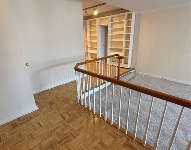 9810 64th Avenue - Photo Thumbnail 4
