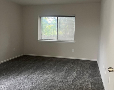 730 Kennedy Drive - Photo Thumbnail 9