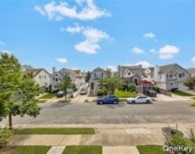 625 E Beech Street - Photo Thumbnail 11