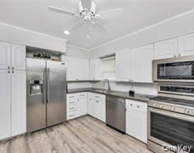 625 E Beech Street - Photo Thumbnail 1