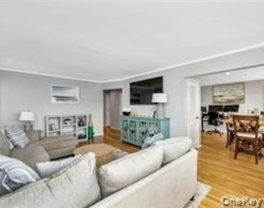 625 E Beech Street - Photo Thumbnail 8
