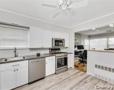 625 E Beech Street - Photo Thumbnail 2