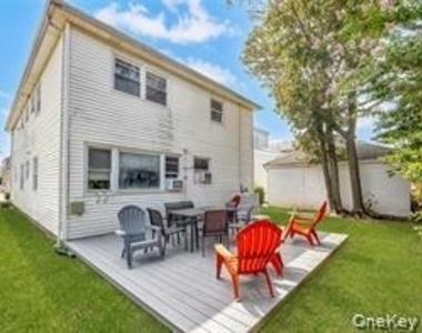 625 E Beech Street - Photo Thumbnail 17