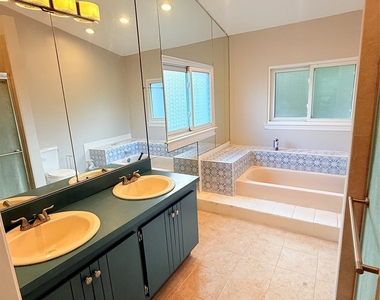 5000 Express Dr S - Photo Thumbnail 9