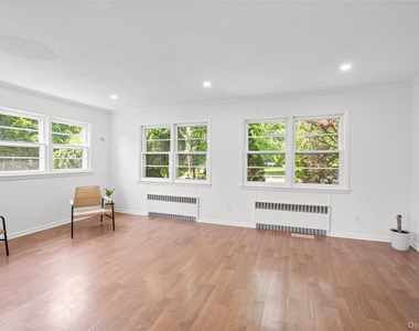 467 Hempstead - Photo Thumbnail 7