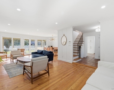 467 Hempstead - Photo Thumbnail 6