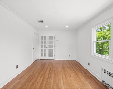 467 Hempstead - Photo Thumbnail 9