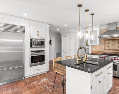 467 Hempstead - Photo Thumbnail 2
