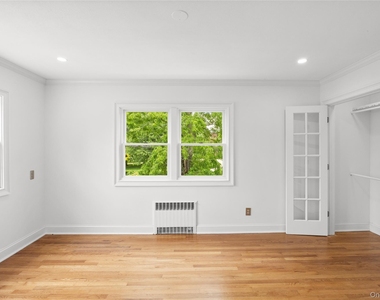 467 Hempstead - Photo Thumbnail 16