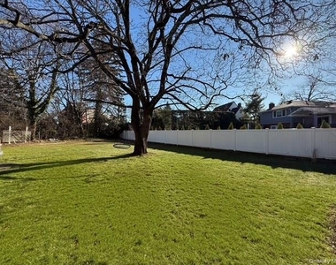 467 Hempstead - Photo Thumbnail 18