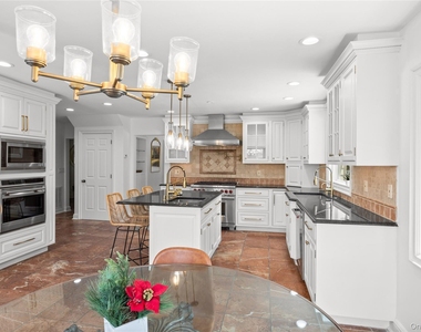 467 Hempstead - Photo Thumbnail 1