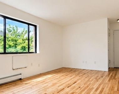 6229 102nd Street - Photo Thumbnail 7