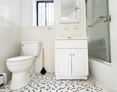 6229 102nd Street - Photo Thumbnail 4