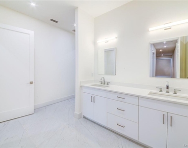 110 Chatsworth Avenue - Photo Thumbnail 12