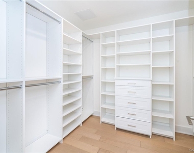 110 Chatsworth Avenue - Photo Thumbnail 15