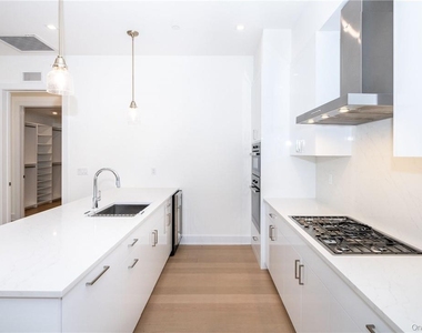 110 Chatsworth Avenue - Photo Thumbnail 7
