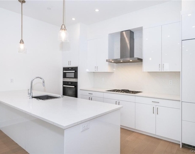 110 Chatsworth Avenue - Photo Thumbnail 8