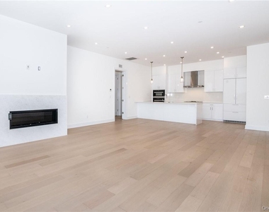 110 Chatsworth Avenue - Photo Thumbnail 11