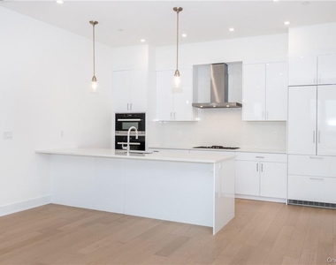 110 Chatsworth Avenue - Photo Thumbnail 5
