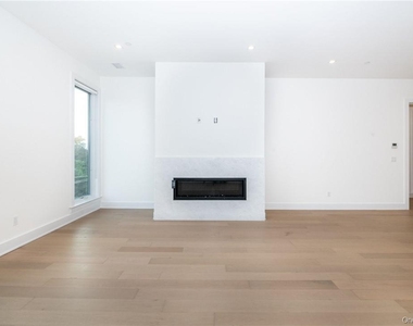 110 Chatsworth Avenue - Photo Thumbnail 10