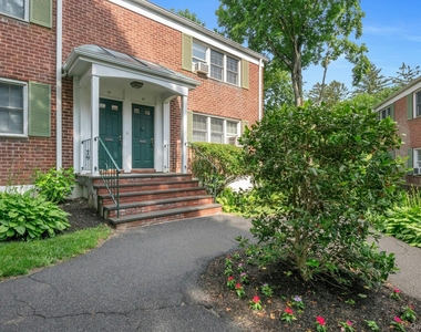 580 Bedford - Photo Thumbnail 2
