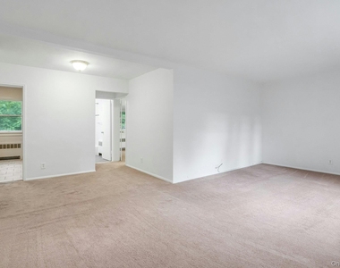 580 Bedford - Photo Thumbnail 10