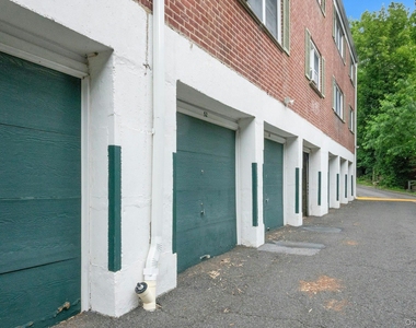 580 Bedford - Photo Thumbnail 4