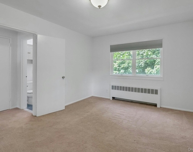 580 Bedford - Photo Thumbnail 16