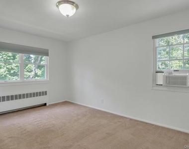 580 Bedford - Photo Thumbnail 15