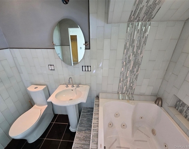 300 A Lakeside Road - Photo Thumbnail 6