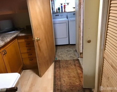 64 Lawrence Avenue - Photo Thumbnail 10