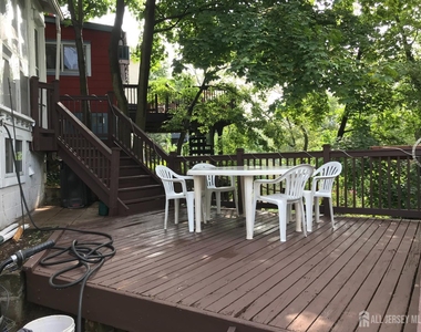 64 Lawrence Avenue - Photo Thumbnail 3