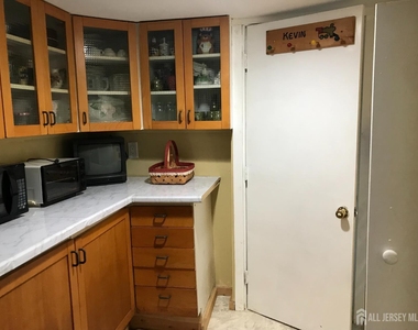 64 Lawrence Avenue - Photo Thumbnail 8