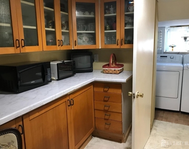 64 Lawrence Avenue - Photo Thumbnail 9
