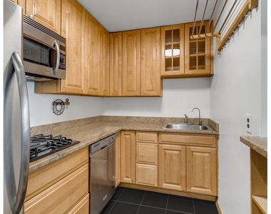 400 E 17th Street - Photo Thumbnail 6