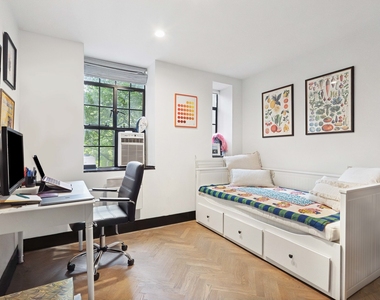 25 Monroe Place - Photo Thumbnail 3