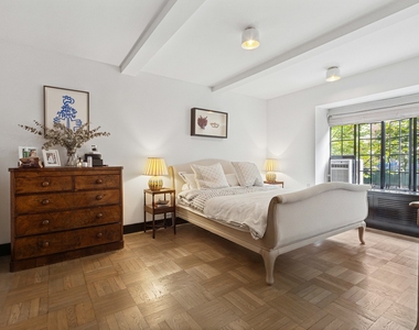 25 Monroe Place - Photo Thumbnail 2